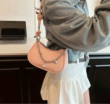 phối túi xách với quần áo